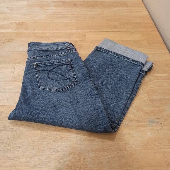 Chico's Pants - Chicos Platinum size 1 short denim cropped Capri jeans, rolled cuff